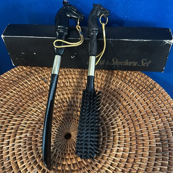 New in Box Vintage Hard Plastic Black Horse Head Shoe Horn and Brush Set - Picture 2 of 7